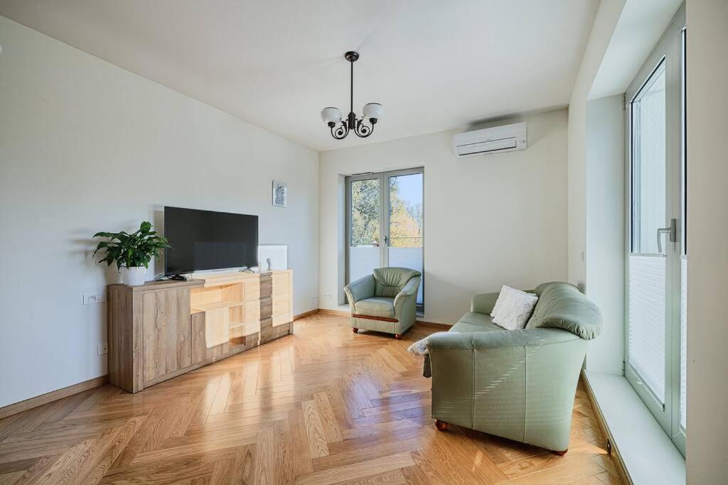 Wygodny Julianow Arturowek Apartament *